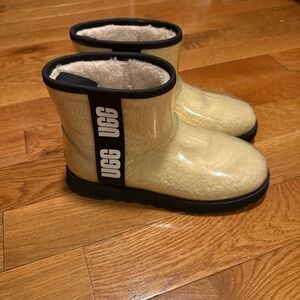 UGG Tan Shearling Boots with Black Trim Size 8 Water Resistant